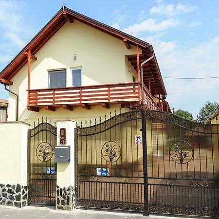 Hotel Casa Dany&Ady Rîşnov Exterior foto